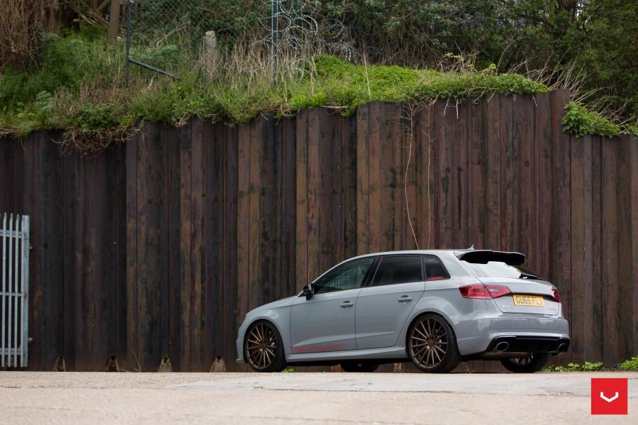  Audi RS3 Sportback on Vossen Wheels (VFS2) 2016 года  (фото 18 из 47)